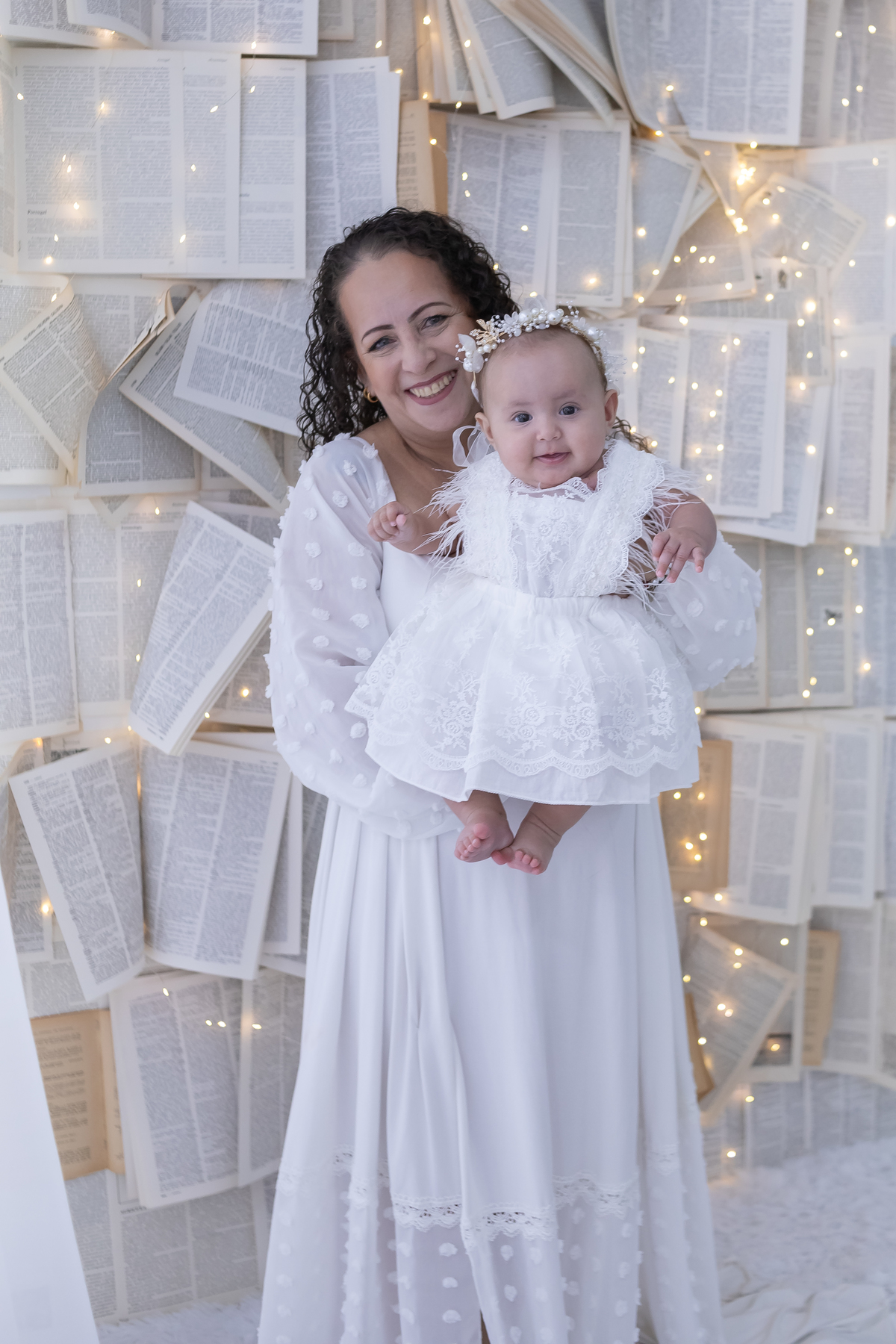 Ensaio de Dia das Mães em estúdio. Fotógrafo em Londrina especializado em ensaios de família, bebês e crianças. Momento registrado pela fotógrafa Giscellayne.