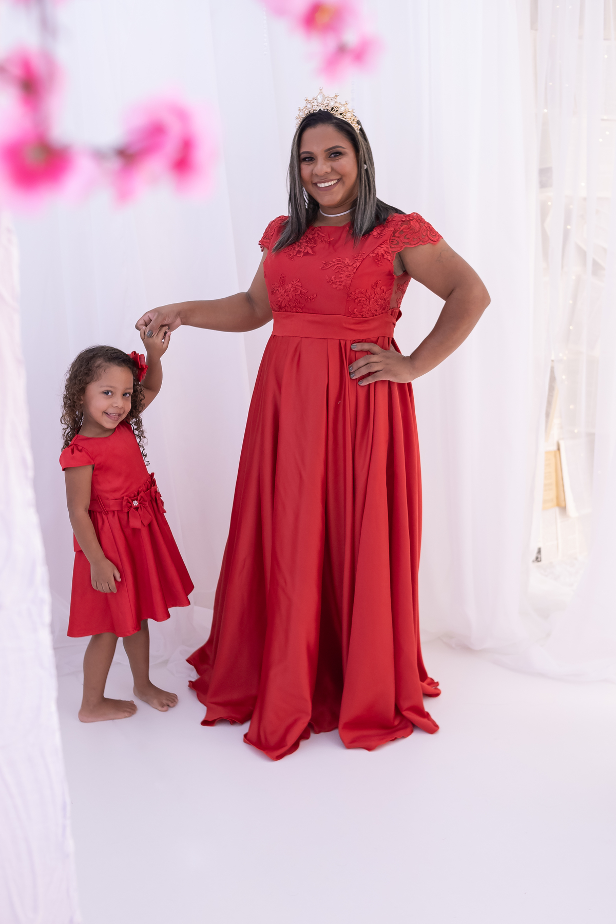 Ensaio de Dia das Mães em estúdio. Fotógrafo em Londrina especializado em ensaios de família, bebês e crianças. Momento registrado pela fotógrafa Giscellayne.