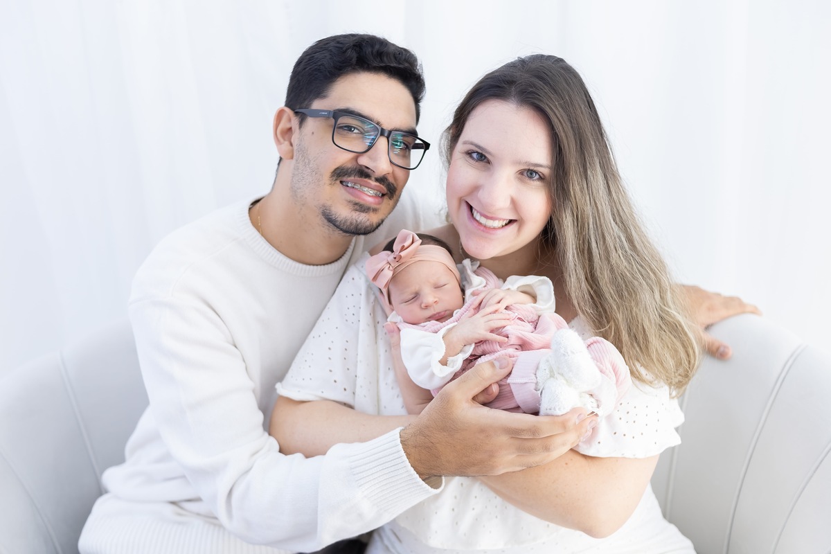 Ensaio de newborn em estudio. Fotografo em londrina especializado em ensaios de bebes e crianças. Momento registrado pela fotografa Giscellayne.