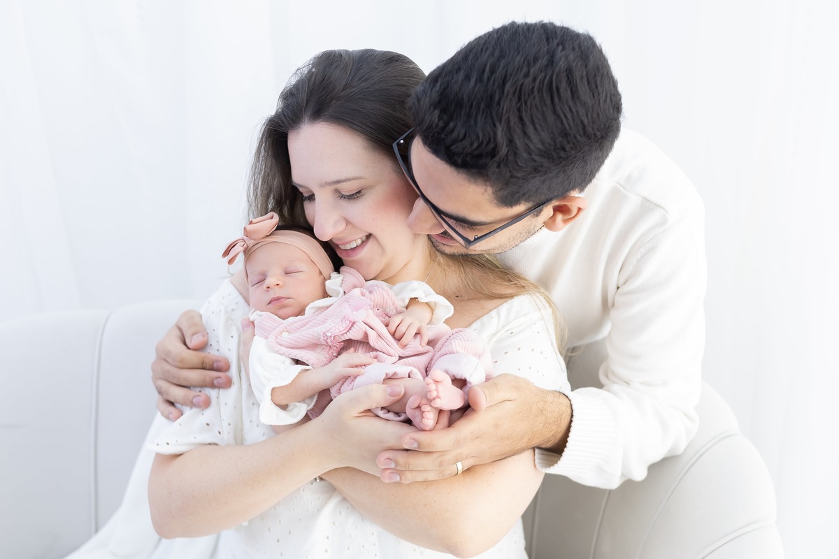 Ensaio de newborn em estudio. Fotografo em londrina especializado em ensaios de bebes e crianças. Momento registrado pela fotografa Giscellayne.