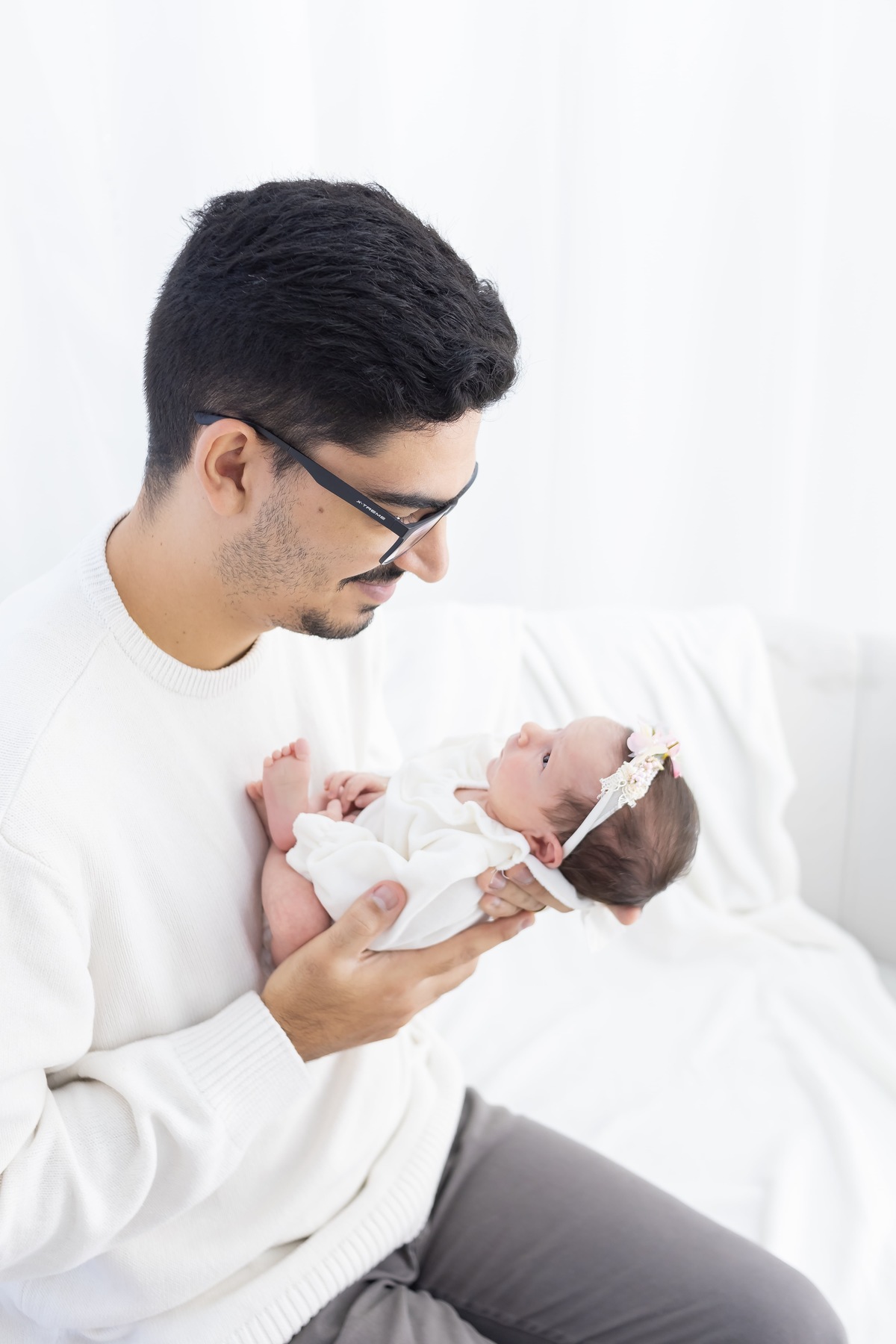 Ensaio de newborn em estudio. Fotografo em londrina especializado em ensaios de bebes e crianças. Momento registrado pela fotografa Giscellayne.