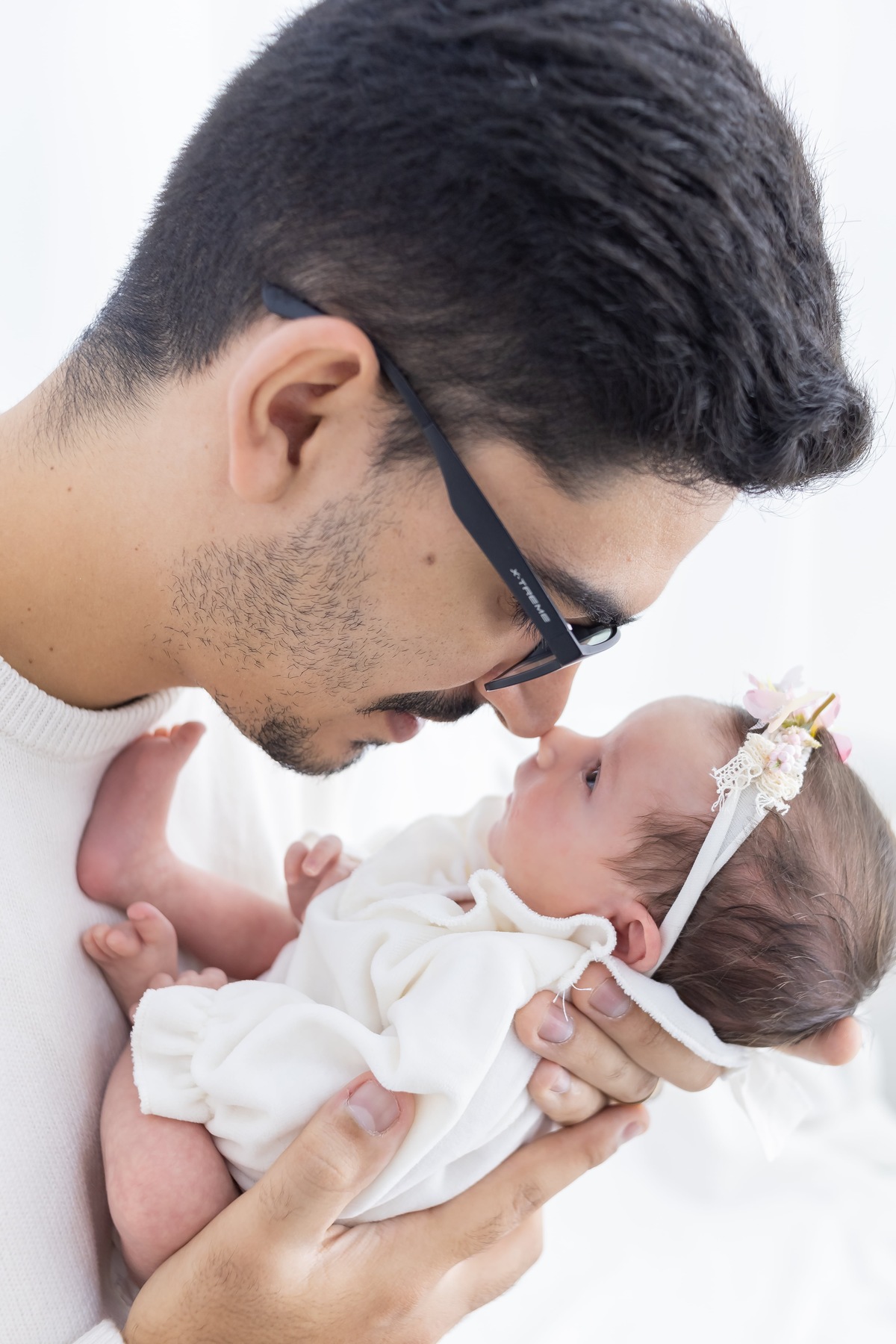 Ensaio de newborn em estudio. Fotografo em londrina especializado em ensaios de bebes e crianças. Momento registrado pela fotografa Giscellayne.