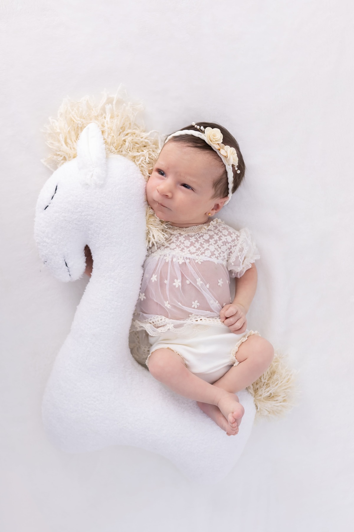 Ensaio de newborn em estudio. Fotografo em londrina especializado em ensaios de bebes e crianças. Momento registrado pela fotografa Giscellayne.