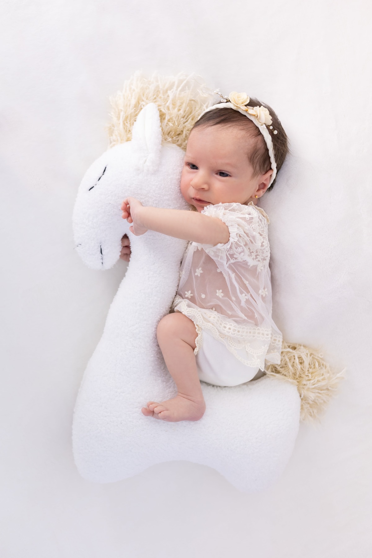 Ensaio de newborn em estudio. Fotografo em londrina especializado em ensaios de bebes e crianças. Momento registrado pela fotografa Giscellayne.