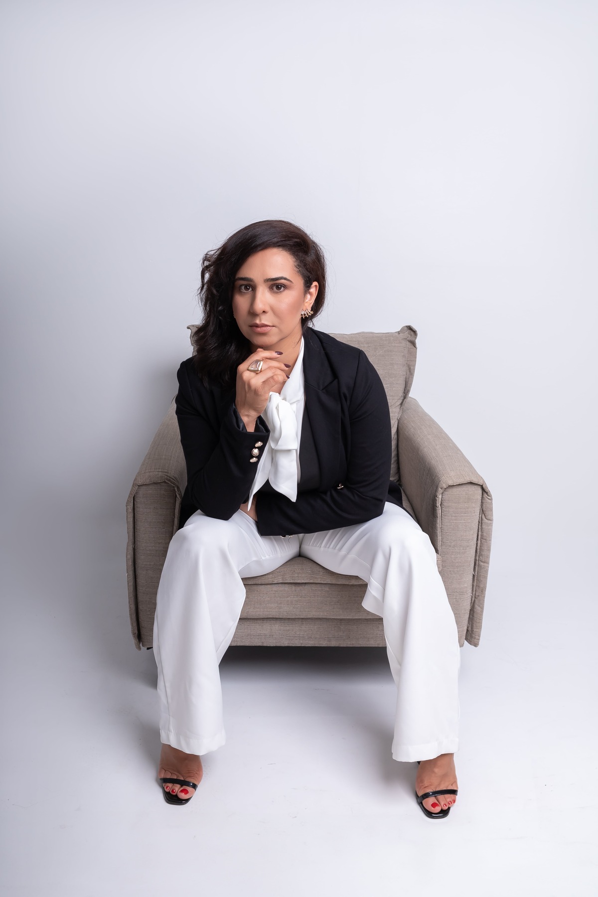 Ensaio de corporativo em estudio. Fotografo em londrina especializado em ensaios de bebes e crianças. Momento registrado pela fotografa Giscellayne