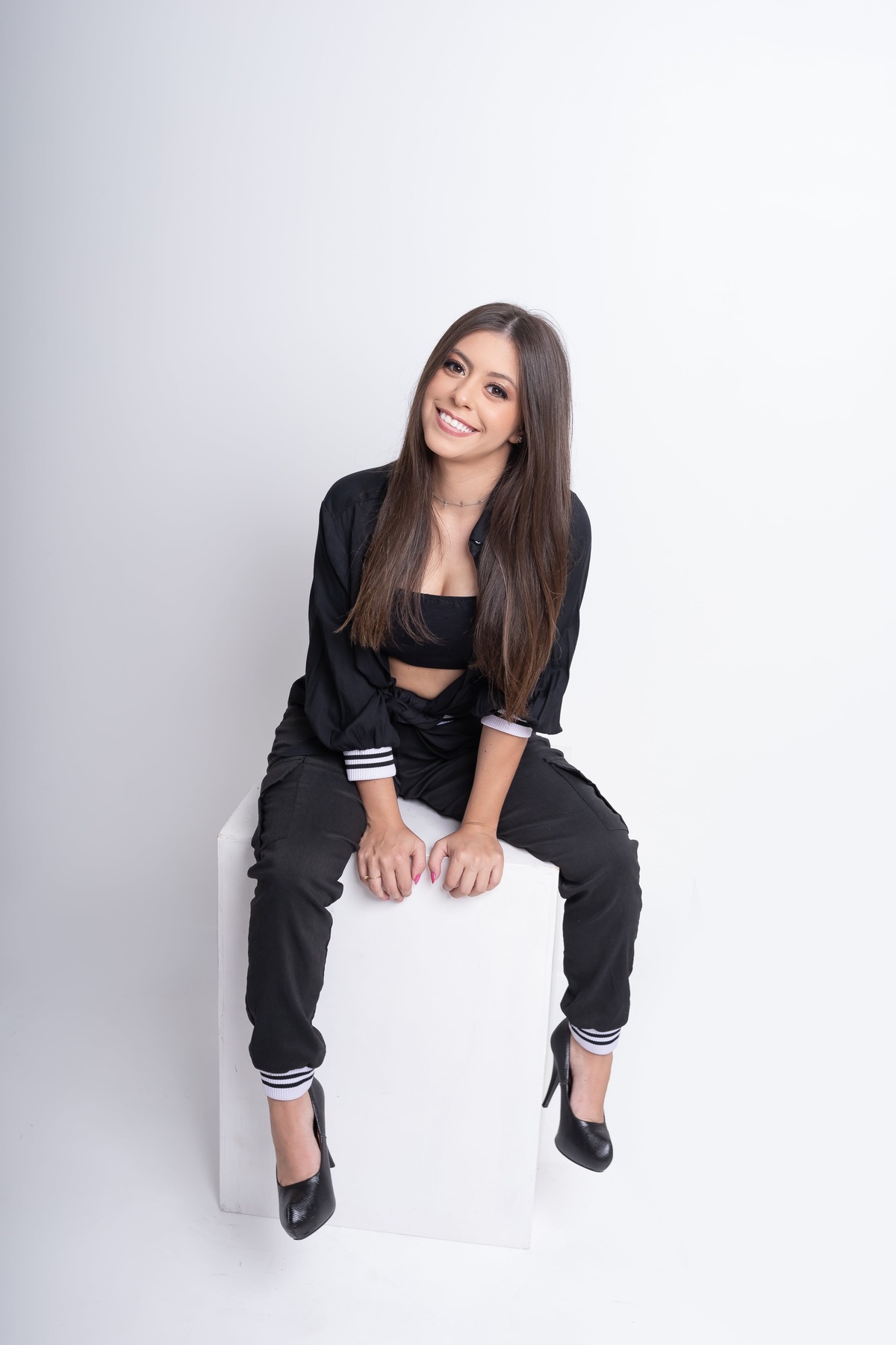 Ensaio feminino em estudio. Fotografo em londrina especializado em ensaios de bebes e crianças. Momento registrado pela fotografa Giscellayne