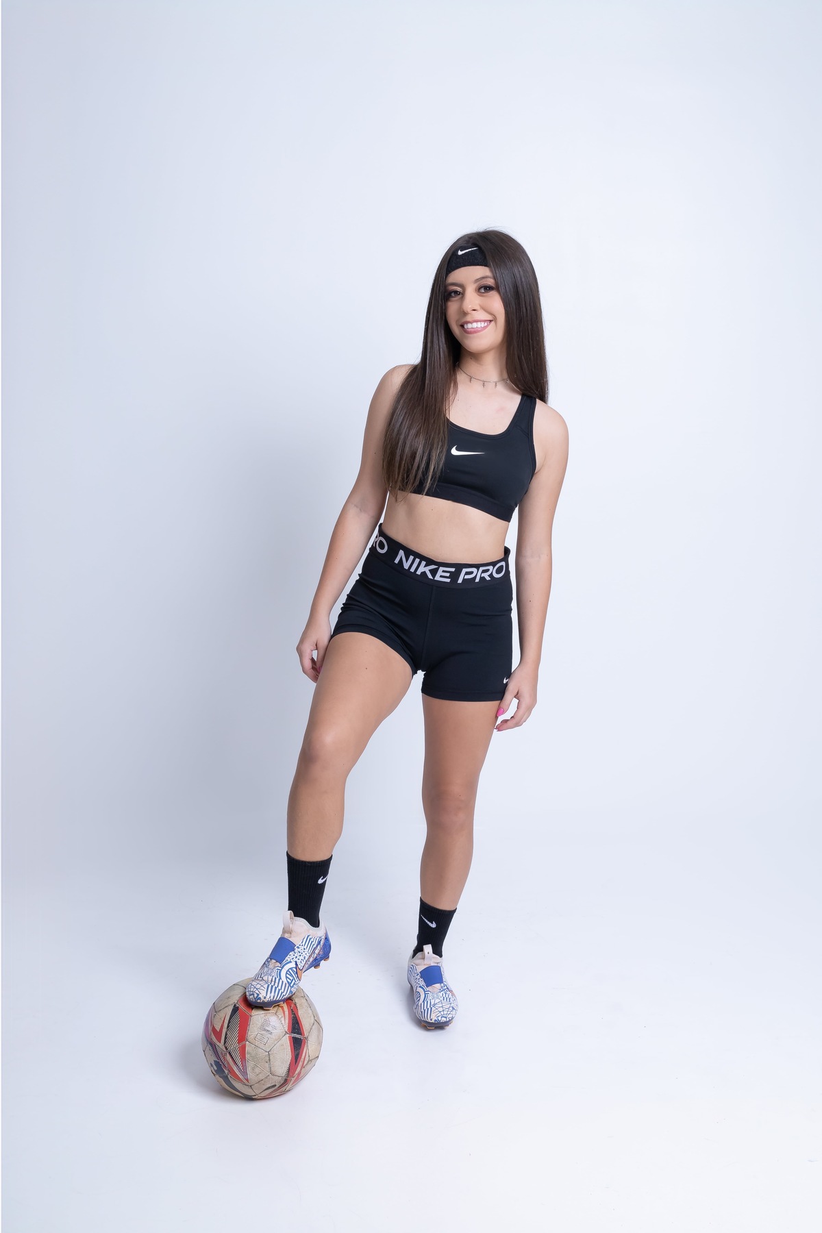 Ensaio feminino em estudio. Fotografo em londrina especializado em ensaios de bebes e crianças. Momento registrado pela fotografa Giscellayne