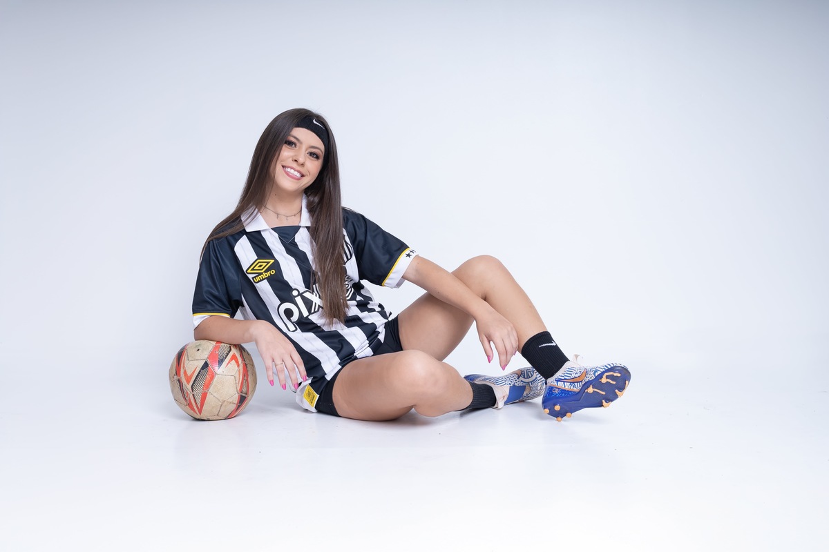 Ensaio feminino em estudio. Fotografo em londrina especializado em ensaios de bebes e crianças. Momento registrado pela fotografa Giscellayne