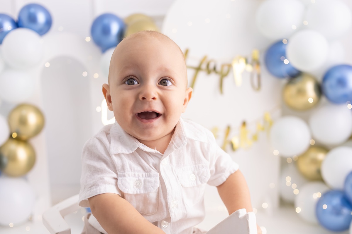 Ensaio Smash the cake em estudio. Fotografo em londrina especializado em ensaios de bebes e crianças. Momento registrado pela fotografa Giscellayne