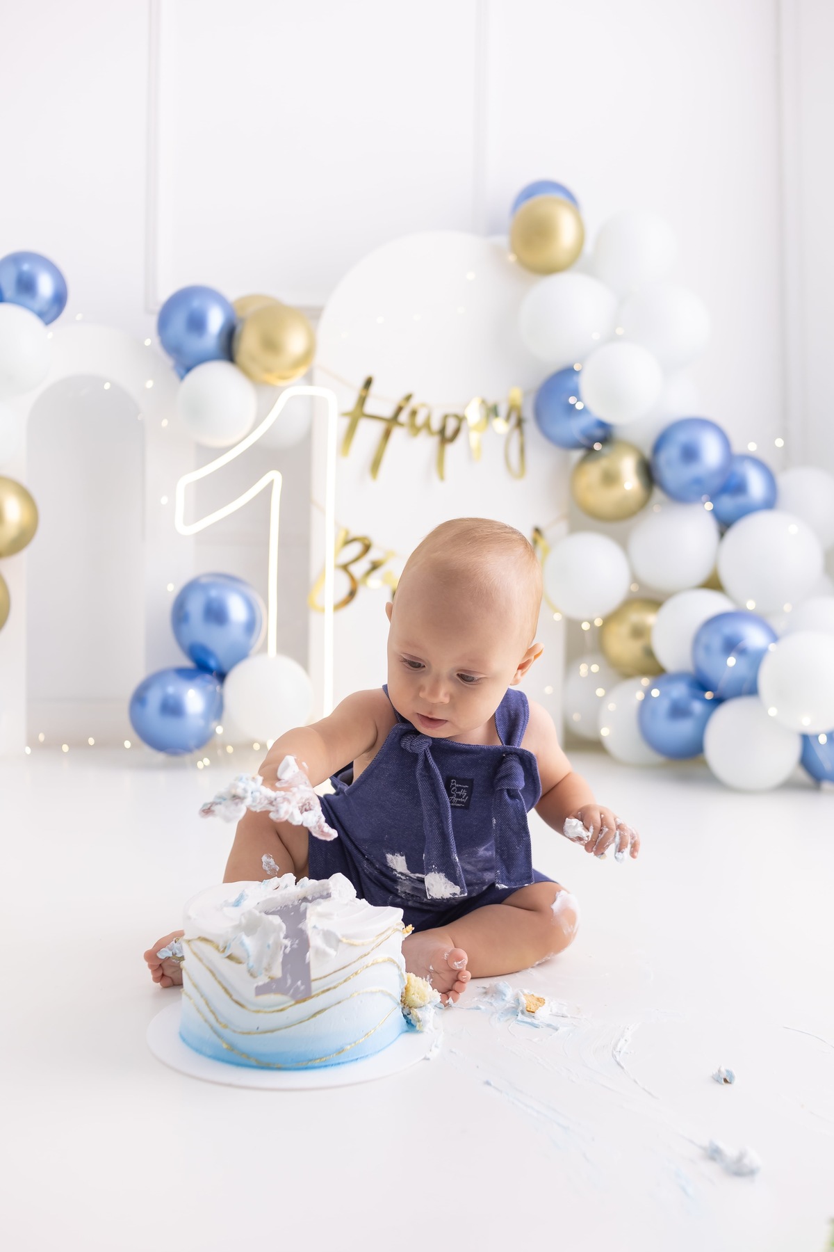 Ensaio Smash the cake em estudio. Fotografo em londrina especializado em ensaios de bebes e crianças. Momento registrado pela fotografa Giscellayne