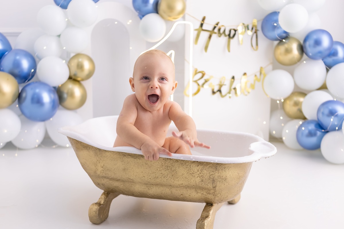 Ensaio Smash the cake em estudio. Fotografo em londrina especializado em ensaios de bebes e crianças. Momento registrado pela fotografa Giscellayne