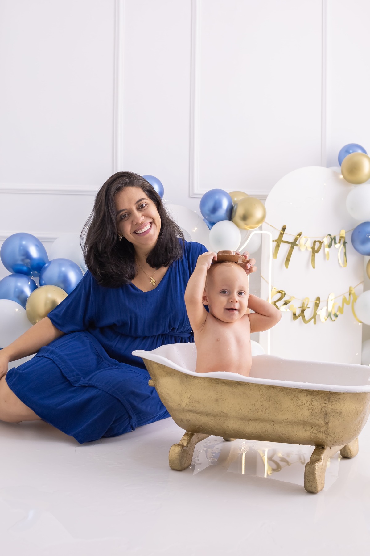 Ensaio Smash the cake em estudio. Fotografo em londrina especializado em ensaios de bebes e crianças. Momento registrado pela fotografa Giscellayne