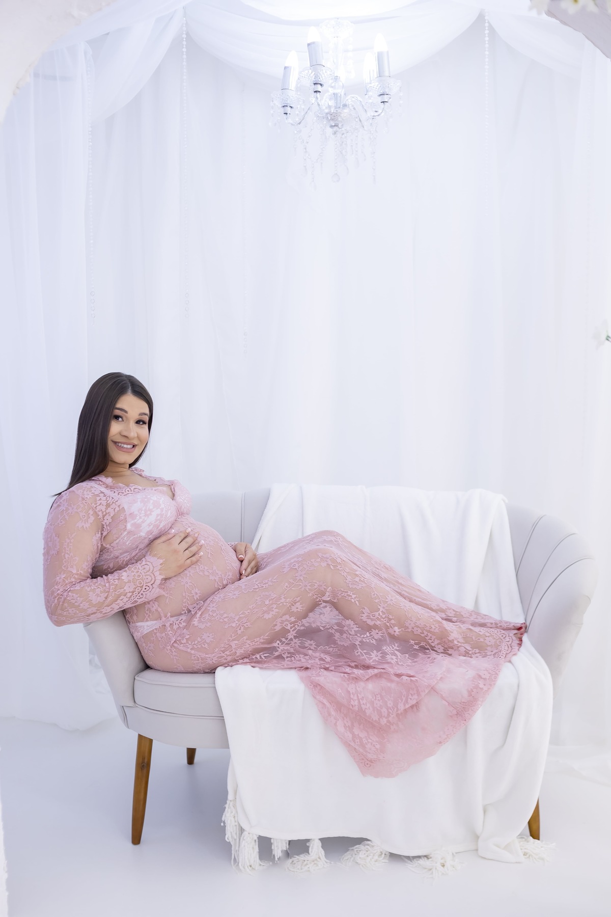 Ensaio de gestante em estudio. Fotografo em londrina especializado em ensaios de bebes e crianças. Momento registrado pela fotografa Giscellayne.