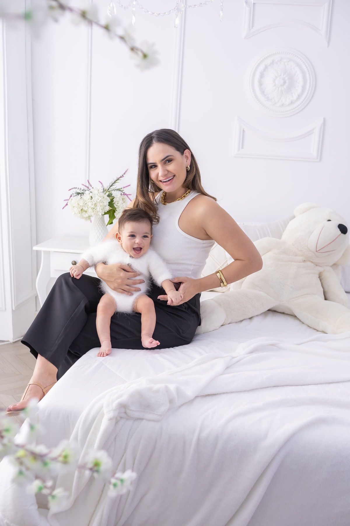 Ensaio de acompanhamento em estudio. Fotografo em londrina especializado em ensaios de bebes e crianças. Momento registrado pela fotografa Giscellayne.