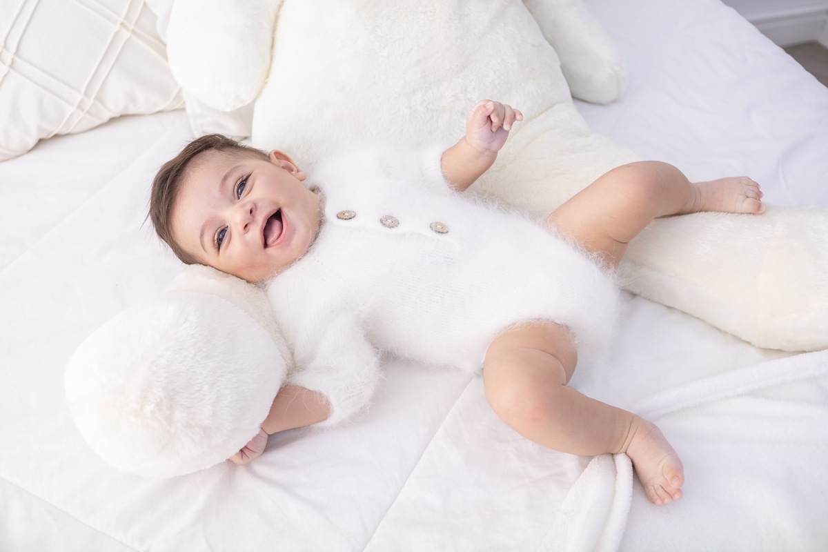 Ensaio de acompanhamento em estudio. Fotografo em londrina especializado em ensaios de bebes e crianças. Momento registrado pela fotografa Giscellayne.