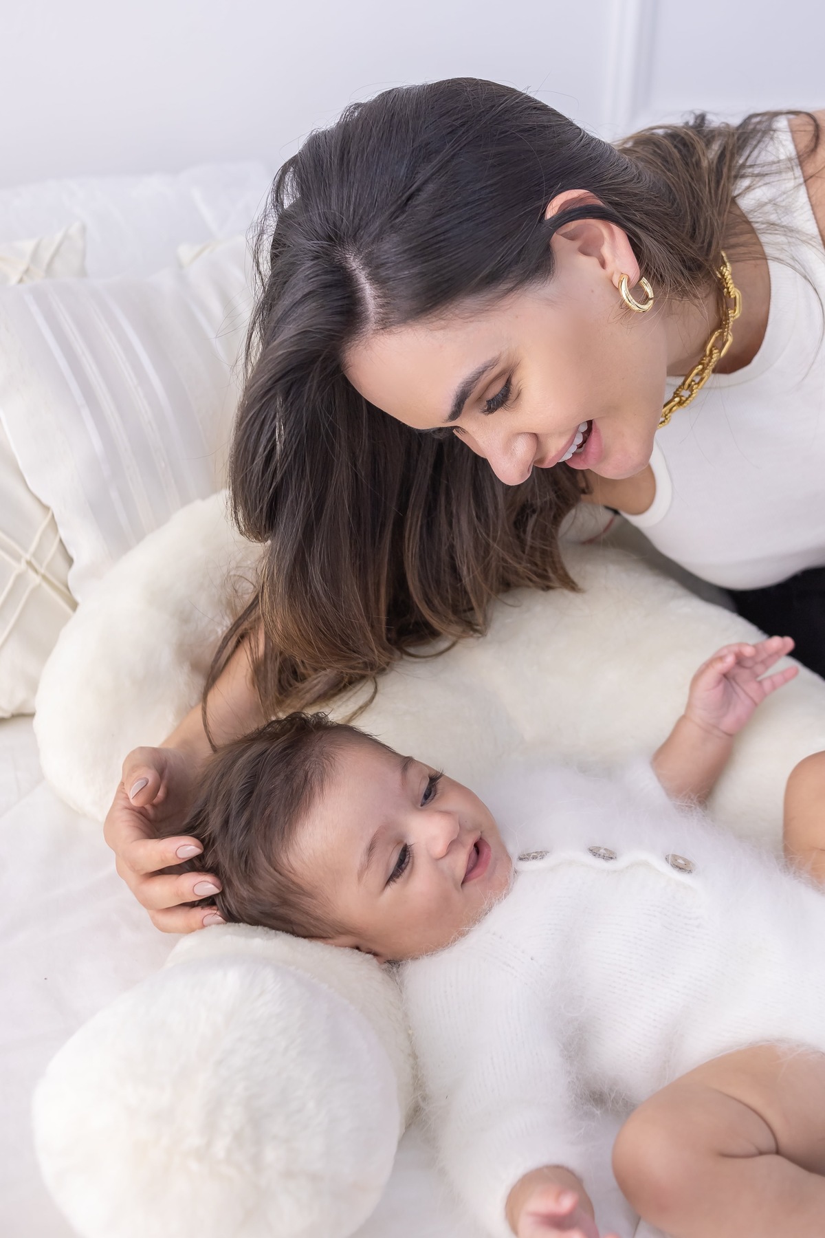 Ensaio de acompanhamento em estudio. Fotografo em londrina especializado em ensaios de bebes e crianças. Momento registrado pela fotografa Giscellayne.