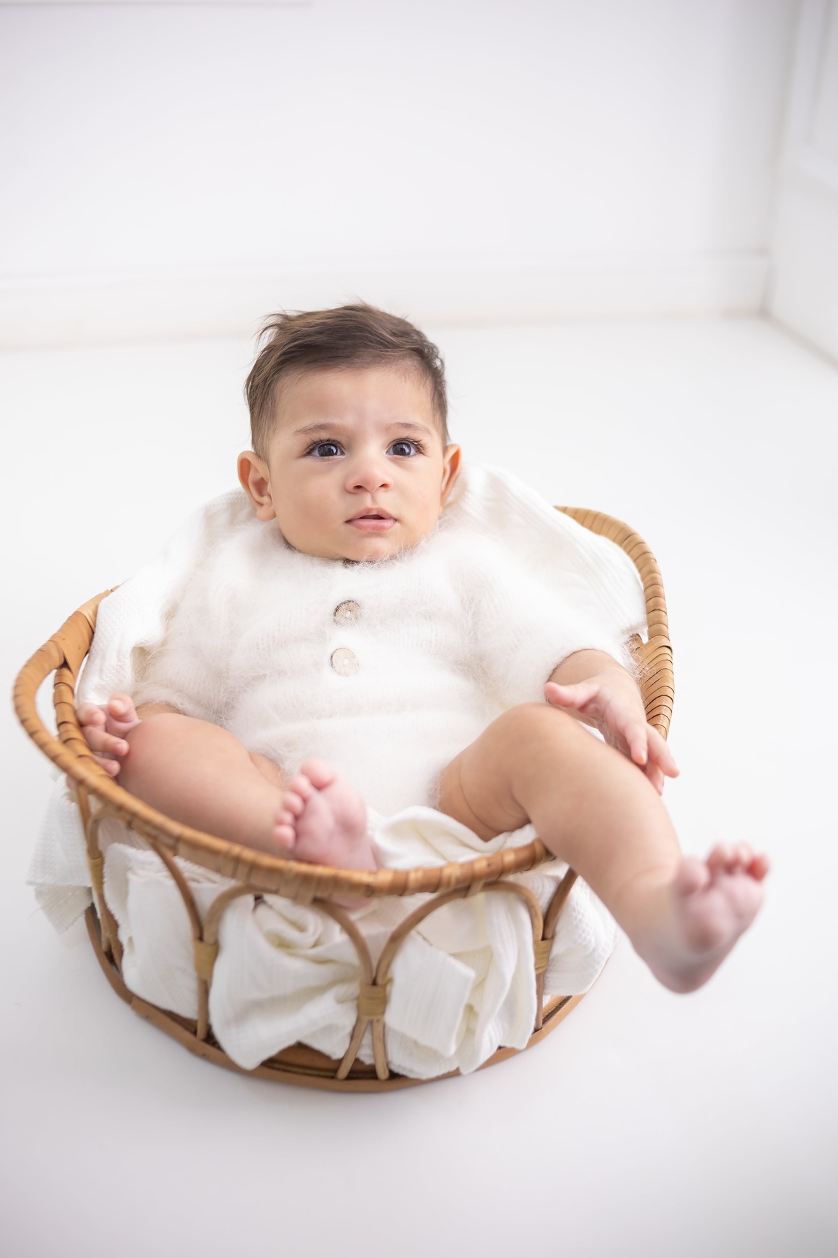 Ensaio de acompanhamento em estudio. Fotografo em londrina especializado em ensaios de bebes e crianças. Momento registrado pela fotografa Giscellayne.