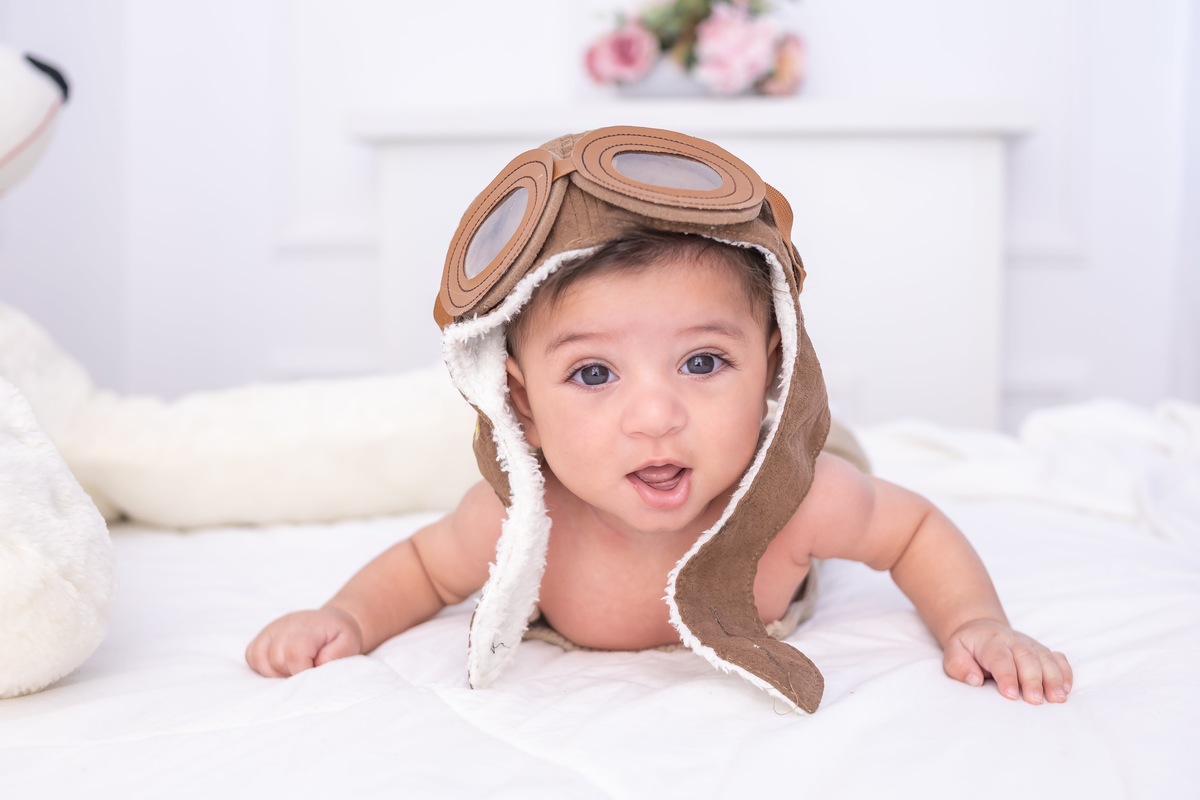 Ensaio de acompanhamento em estudio. Fotografo em londrina especializado em ensaios de bebes e crianças. Momento registrado pela fotografa Giscellayne.