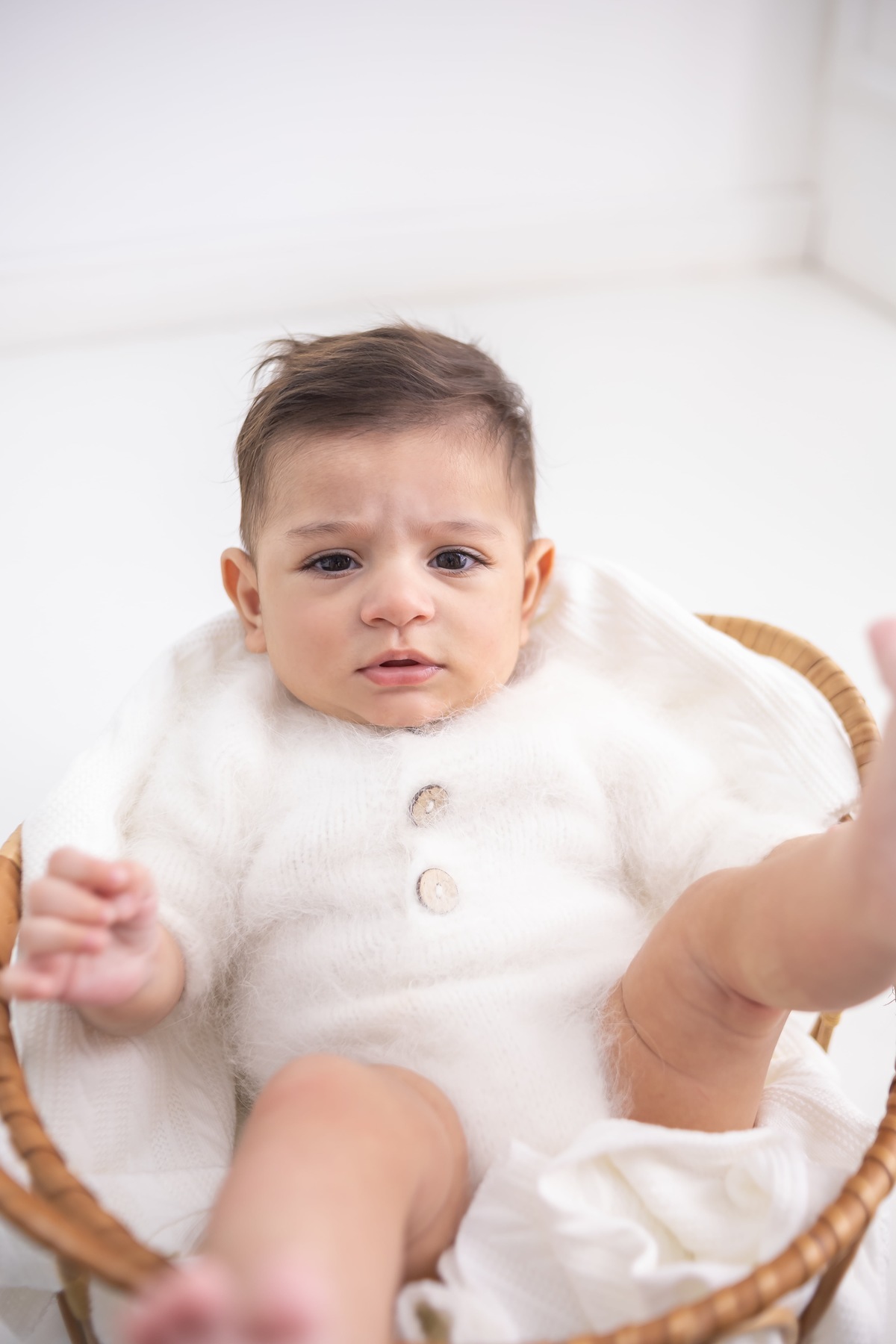 Ensaio de acompanhamento em estudio. Fotografo em londrina especializado em ensaios de bebes e crianças. Momento registrado pela fotografa Giscellayne.
