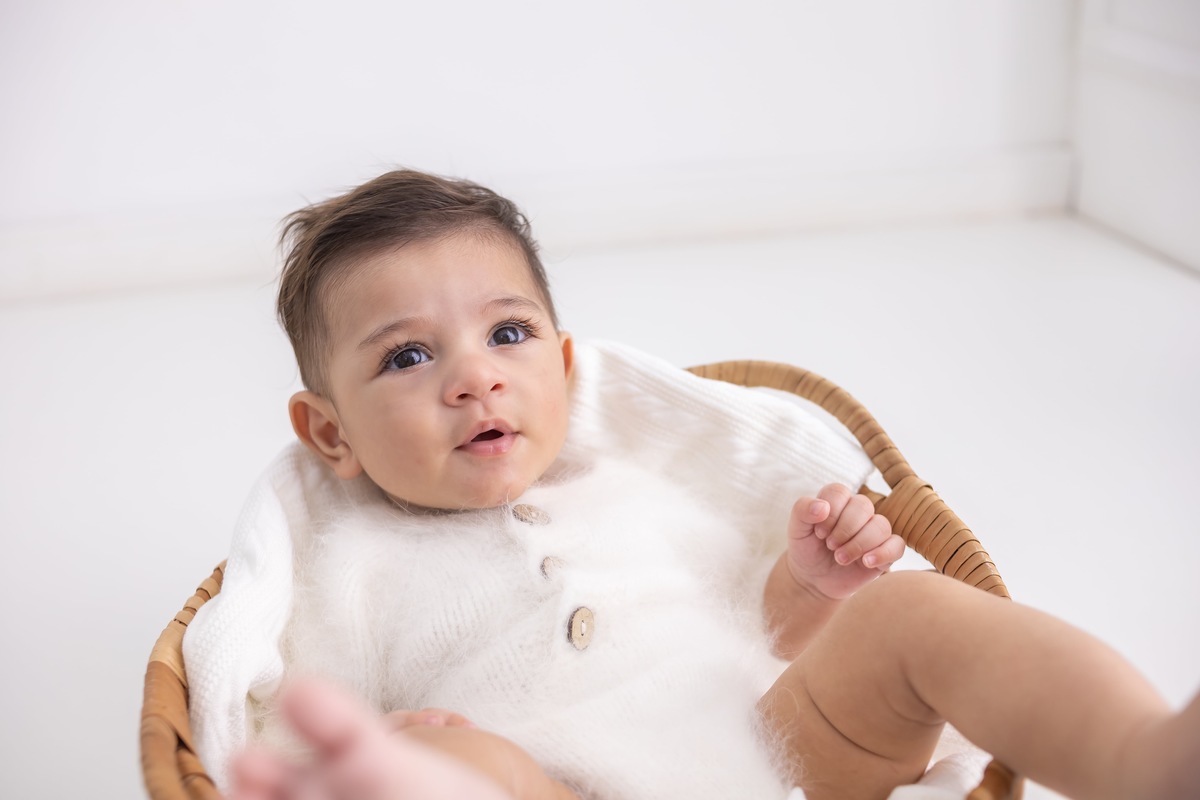 Ensaio de acompanhamento em estudio. Fotografo em londrina especializado em ensaios de bebes e crianças. Momento registrado pela fotografa Giscellayne.