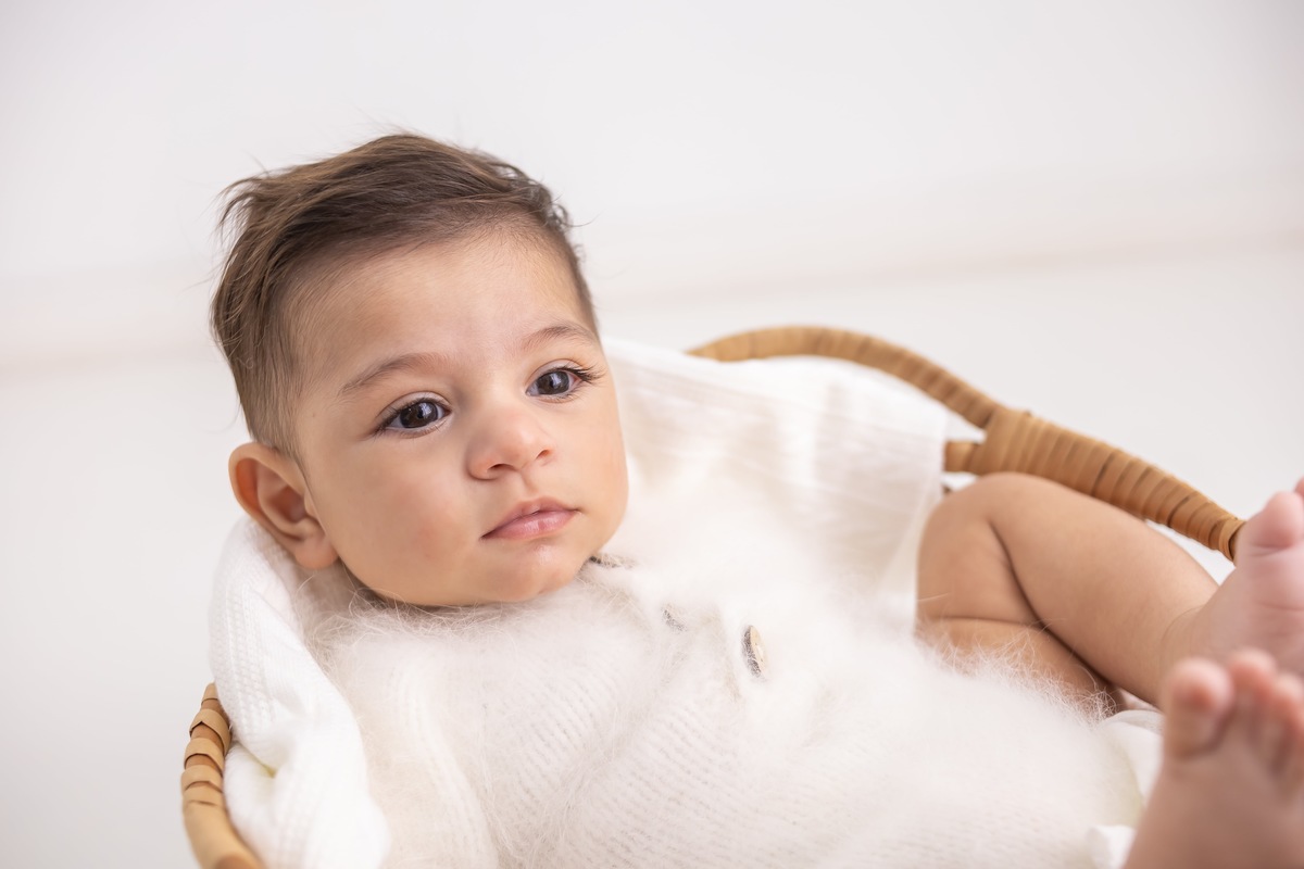 Ensaio de acompanhamento em estudio. Fotografo em londrina especializado em ensaios de bebes e crianças. Momento registrado pela fotografa Giscellayne.