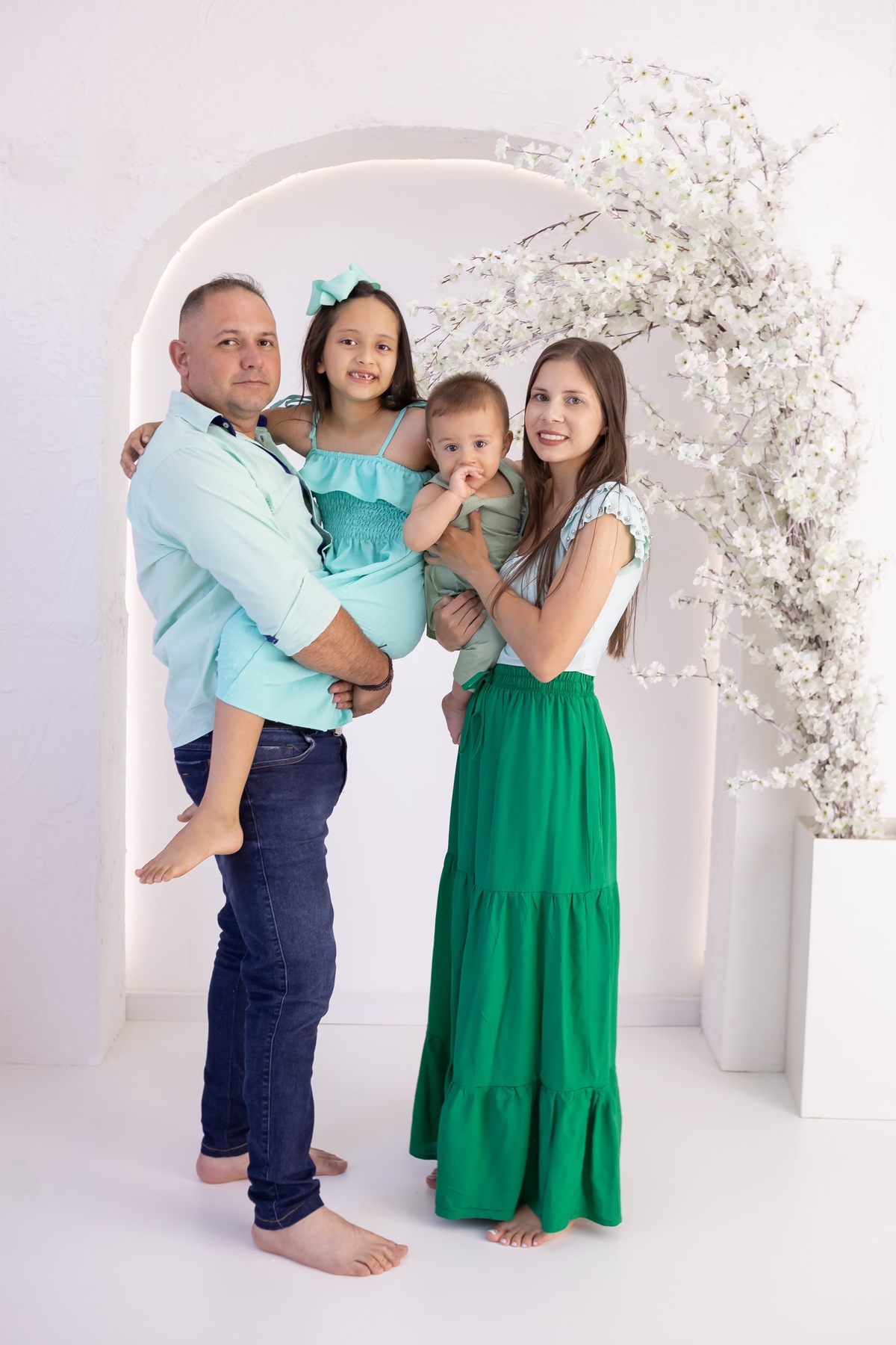 Ensaio de Smash the cake em estudio. Fotografo em londrina especializado em ensaios de bebes e crianças. Momento registrado pela fotografa Giscellayne.