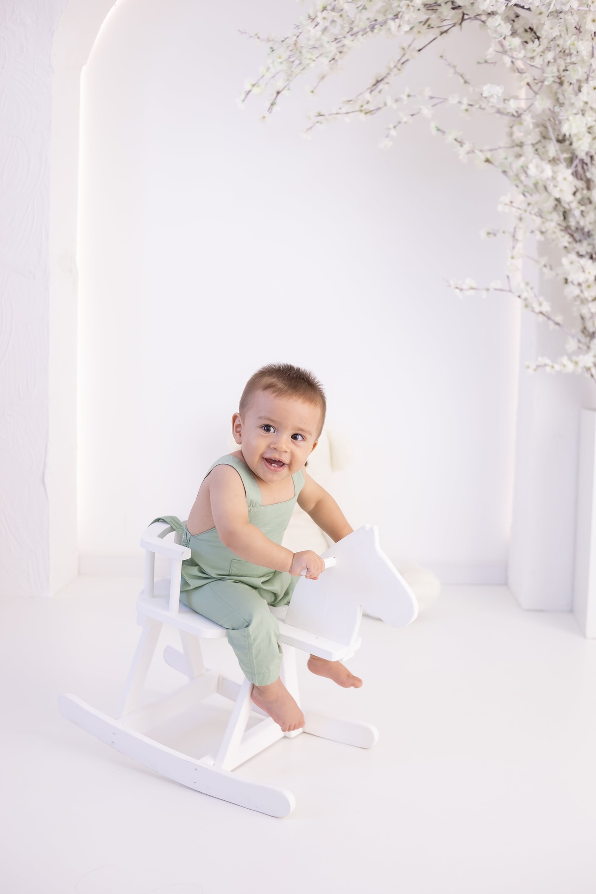 Ensaio de Smash the cake em estudio. Fotografo em londrina especializado em ensaios de bebes e crianças. Momento registrado pela fotografa Giscellayne.