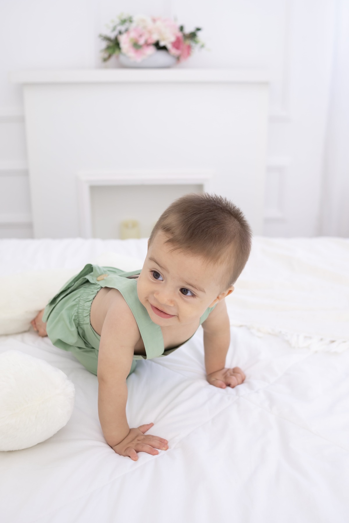 Ensaio de Smash the cake em estudio. Fotografo em londrina especializado em ensaios de bebes e crianças. Momento registrado pela fotografa Giscellayne.