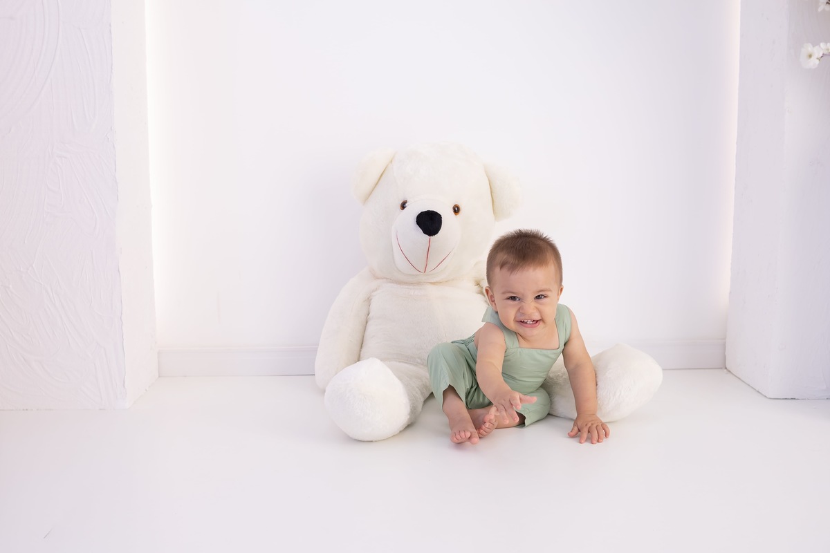 Ensaio de Smash the cake em estudio. Fotografo em londrina especializado em ensaios de bebes e crianças. Momento registrado pela fotografa Giscellayne.