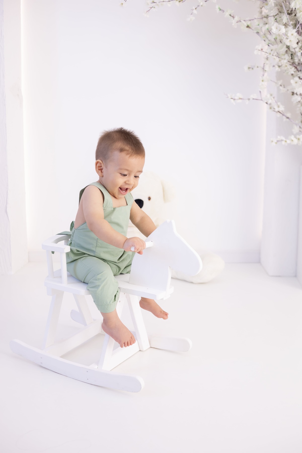 Ensaio de Smash the cake em estudio. Fotografo em londrina especializado em ensaios de bebes e crianças. Momento registrado pela fotografa Giscellayne.