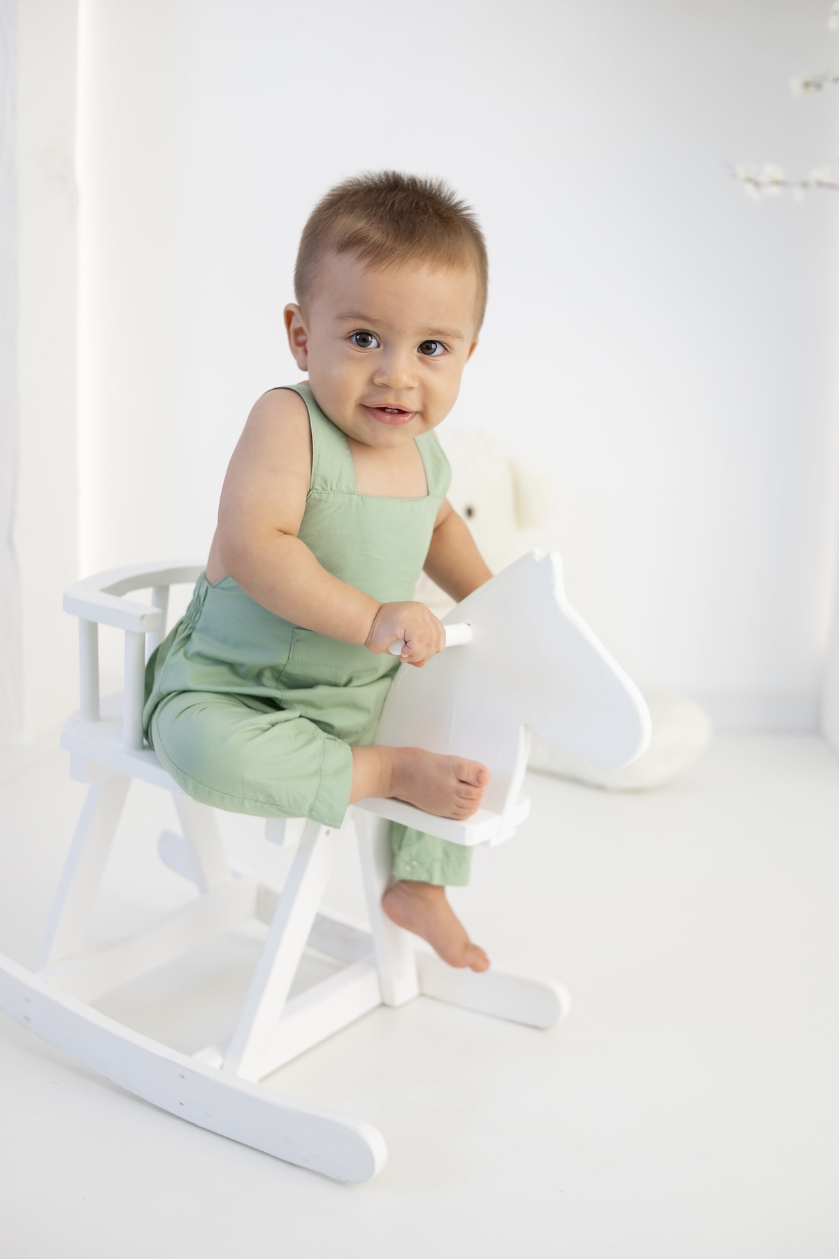 Ensaio de Smash the cake em estudio. Fotografo em londrina especializado em ensaios de bebes e crianças. Momento registrado pela fotografa Giscellayne.