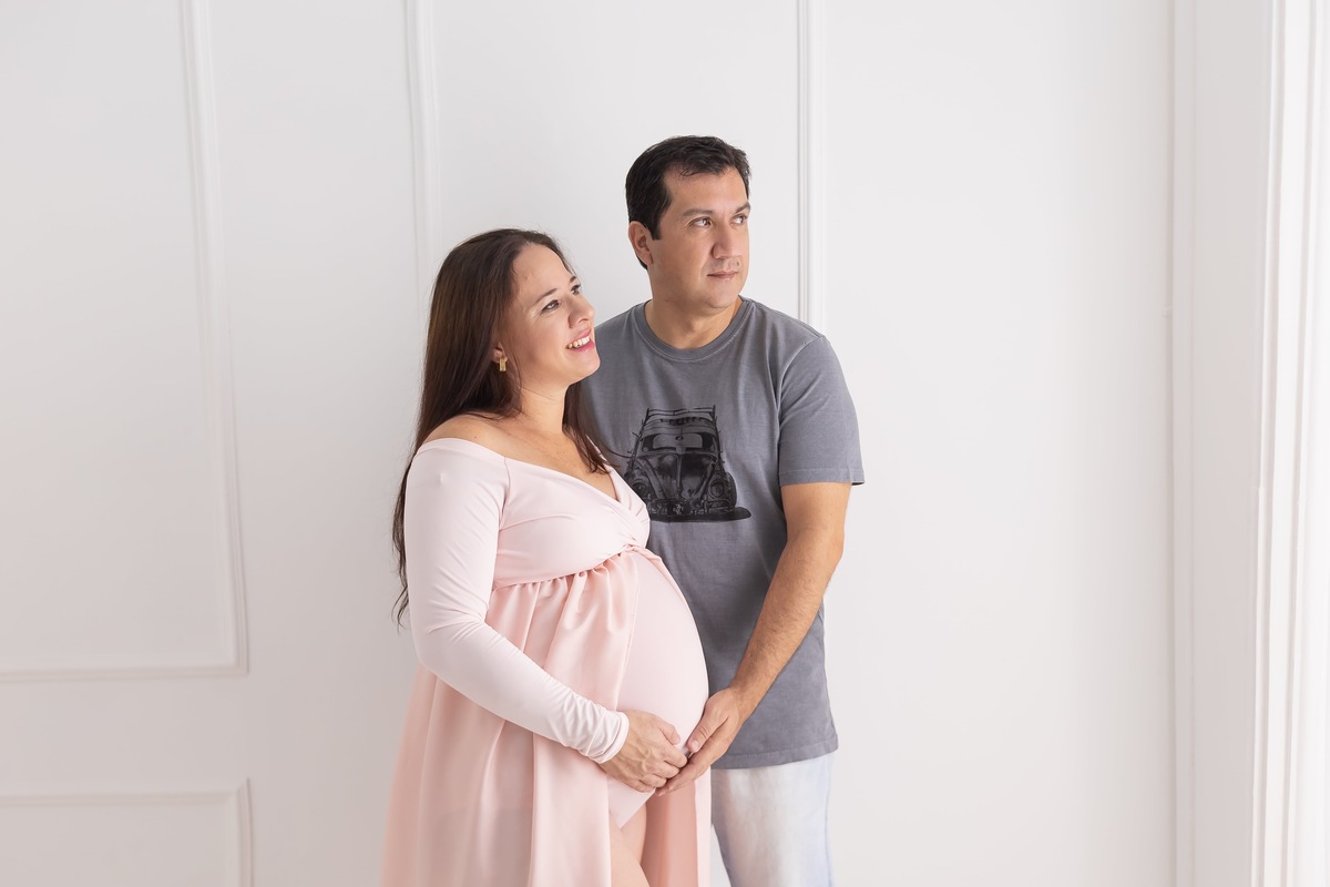 Ensaio de gestante em estudio. Fotografo em londrina especializado em ensaios de bebes e crianças. Momento registrado pela fotografa Giscellayne.