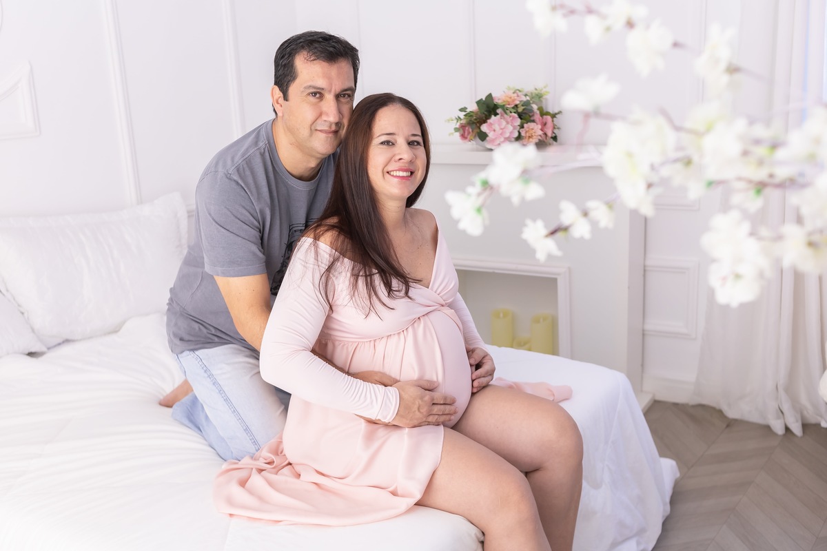 Ensaio de gestante em estudio. Fotografo em londrina especializado em ensaios de bebes e crianças. Momento registrado pela fotografa Giscellayne.