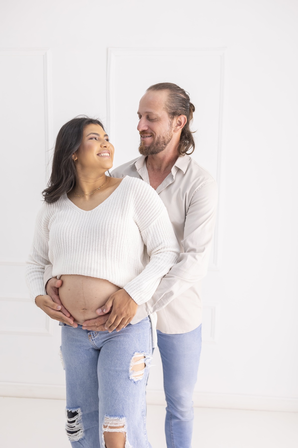 Ensaio de gestante em estudio. Fotografo em londrina especializado em ensaios de bebes e crianças. Momento registrado pela fotografa Giscellayne.