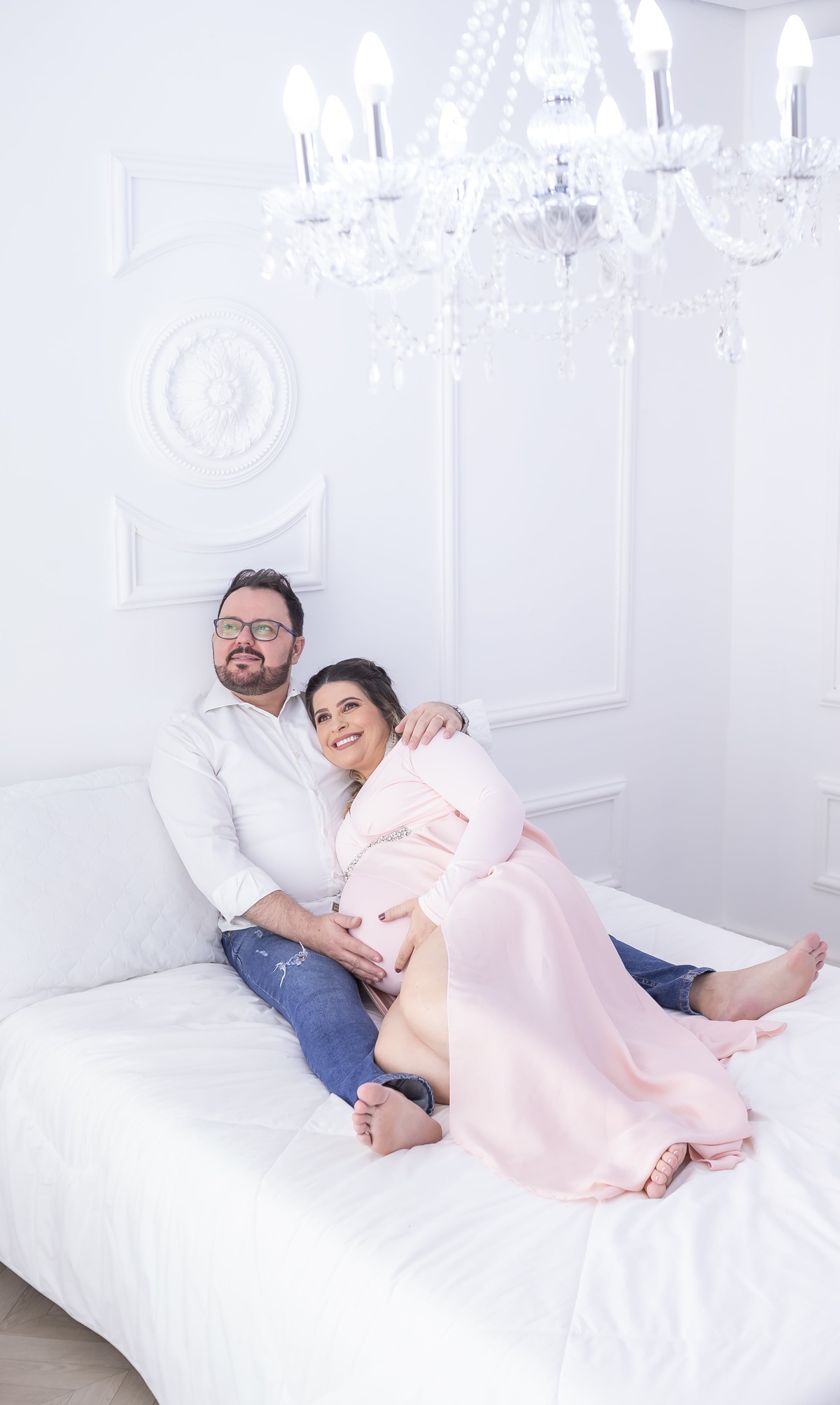 Ensaio de gestante em estudio. Fotografo em londrina especializado em ensaios de bebes e crianças. Momento registrado pela fotografa Giscellayne