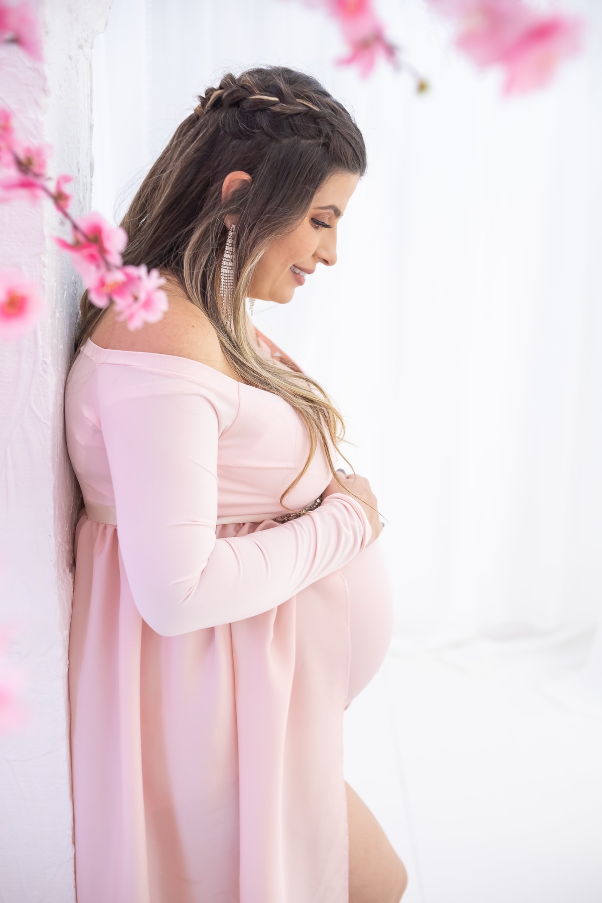 Ensaio de gestante em estudio. Fotografo em londrina especializado em ensaios de bebes e crianças. Momento registrado pela fotografa Giscellayne