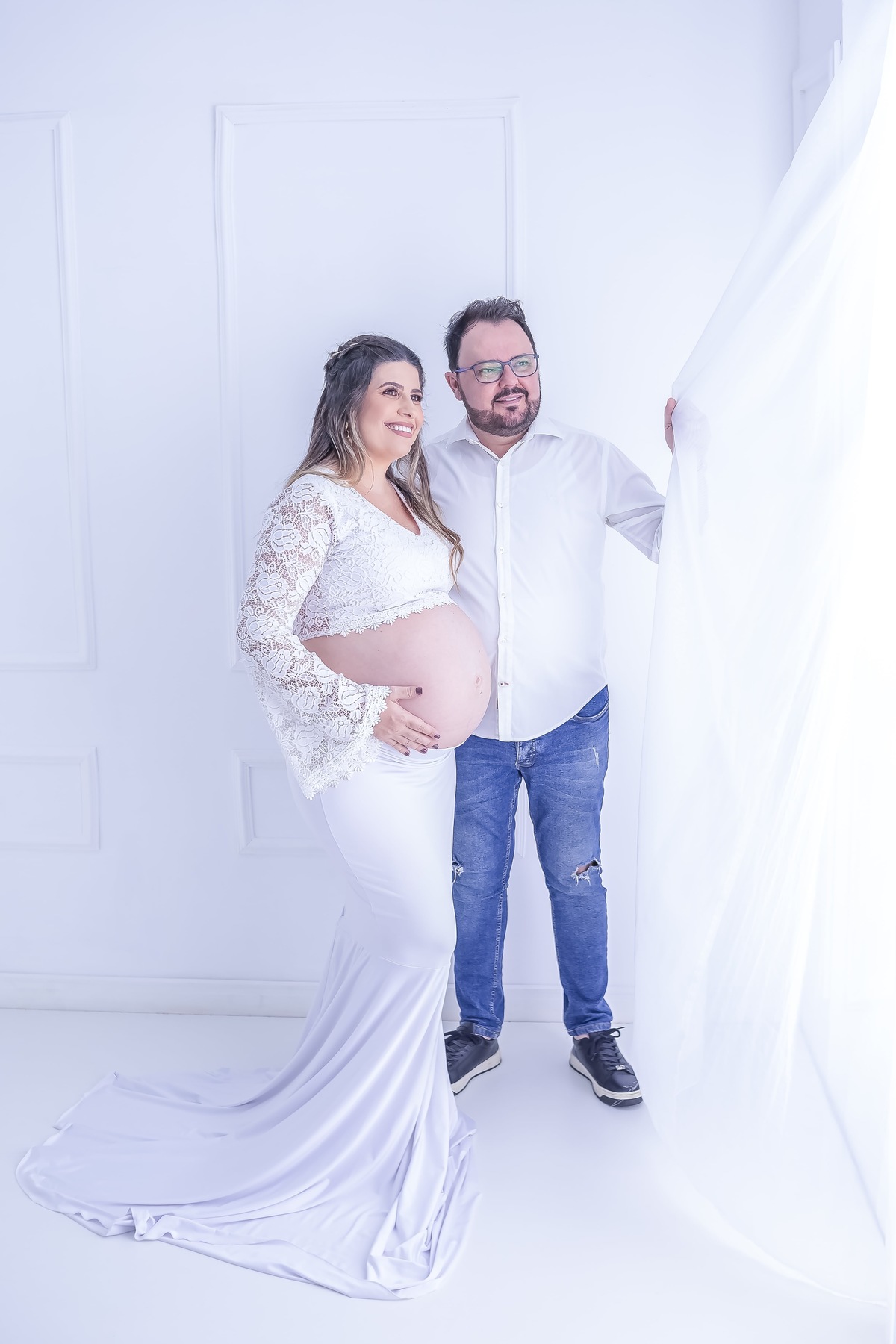 Ensaio de gestante em estudio. Fotografo em londrina especializado em ensaios de bebes e crianças. Momento registrado pela fotografa Giscellayne