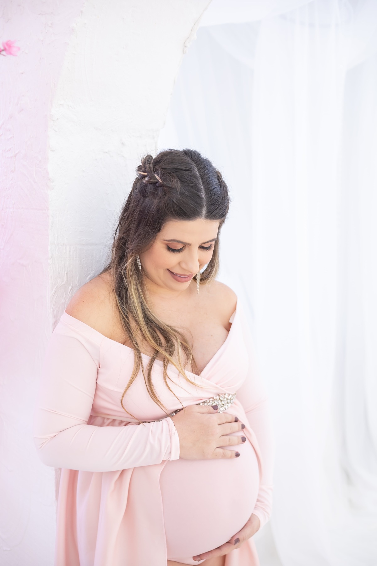 Ensaio de gestante em estudio. Fotografo em londrina especializado em ensaios de bebes e crianças. Momento registrado pela fotografa Giscellayne
