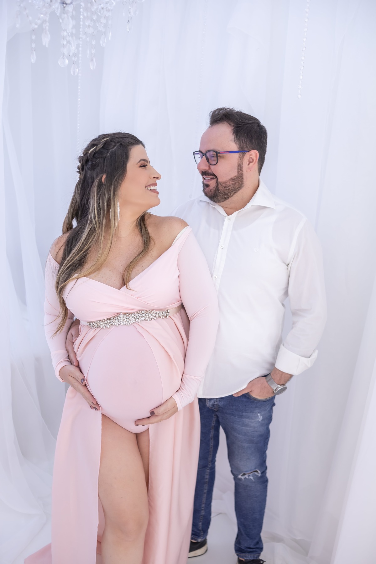 Ensaio de gestante em estudio. Fotografo em londrina especializado em ensaios de bebes e crianças. Momento registrado pela fotografa Giscellayne