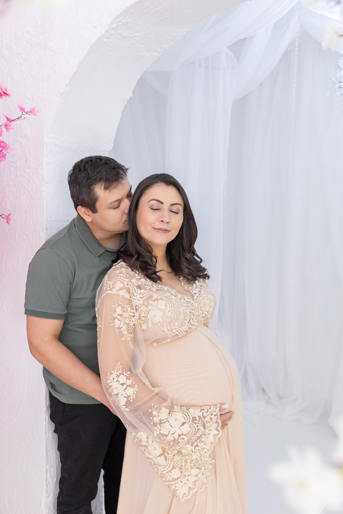 Ensaio de gestante em estudio. Fotografo em londrina especializado em ensaios de bebes e crianças. Momento registrado pela fotografa Giscellayne.