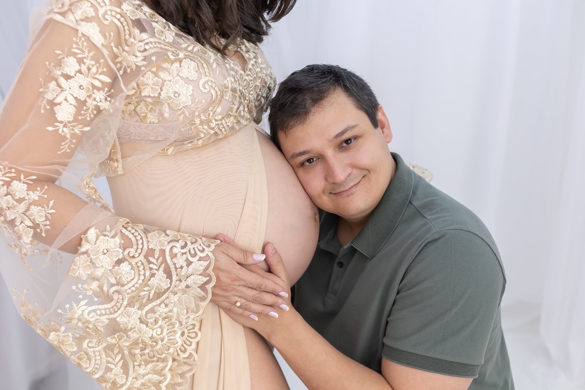 Ensaio de gestante em estudio. Fotografo em londrina especializado em ensaios de bebes e crianças. Momento registrado pela fotografa Giscellayne.