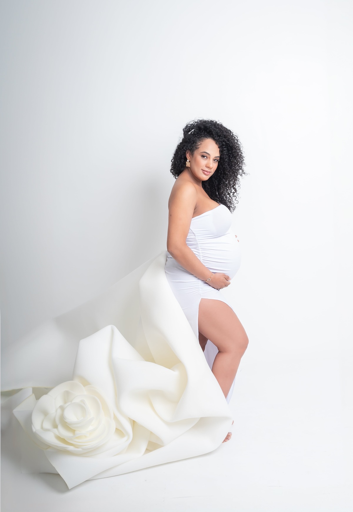 Ensaio de gestante em estudio. Fotografo em londrina especializado em ensaios de bebes e crianças. Momento registrado pela fotografa Giscellayne.