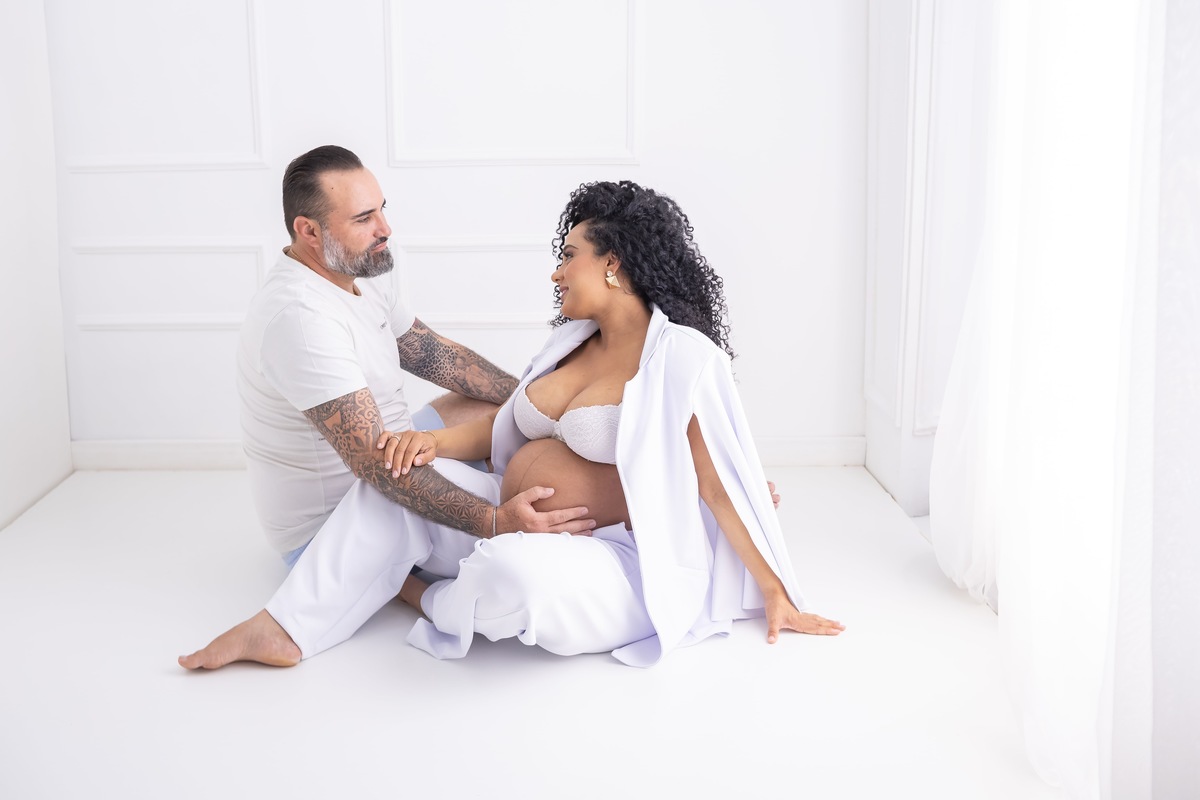 Ensaio de gestante em estudio. Fotografo em londrina especializado em ensaios de bebes e crianças. Momento registrado pela fotografa Giscellayne.