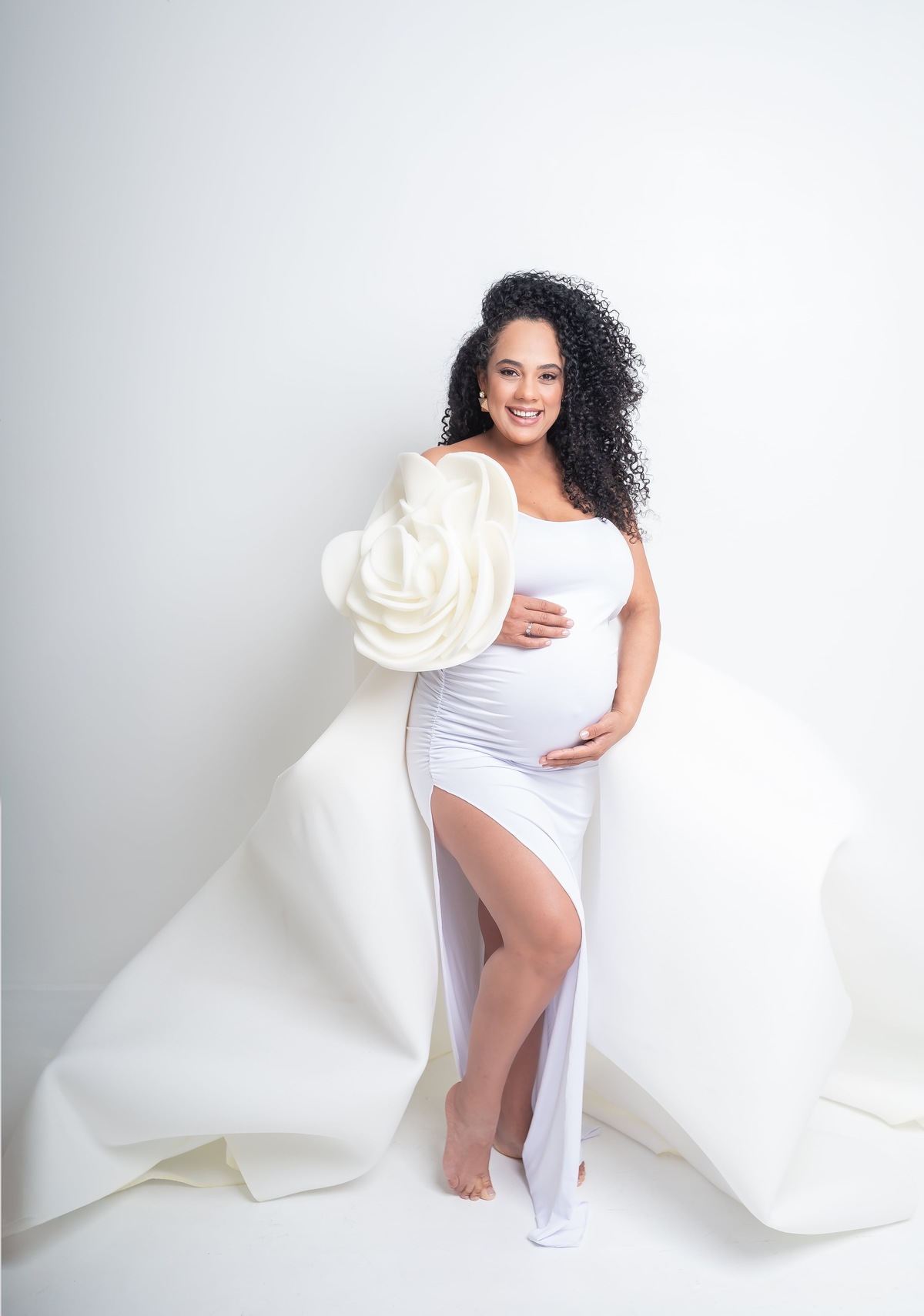 Ensaio de gestante em estudio. Fotografo em londrina especializado em ensaios de bebes e crianças. Momento registrado pela fotografa Giscellayne.