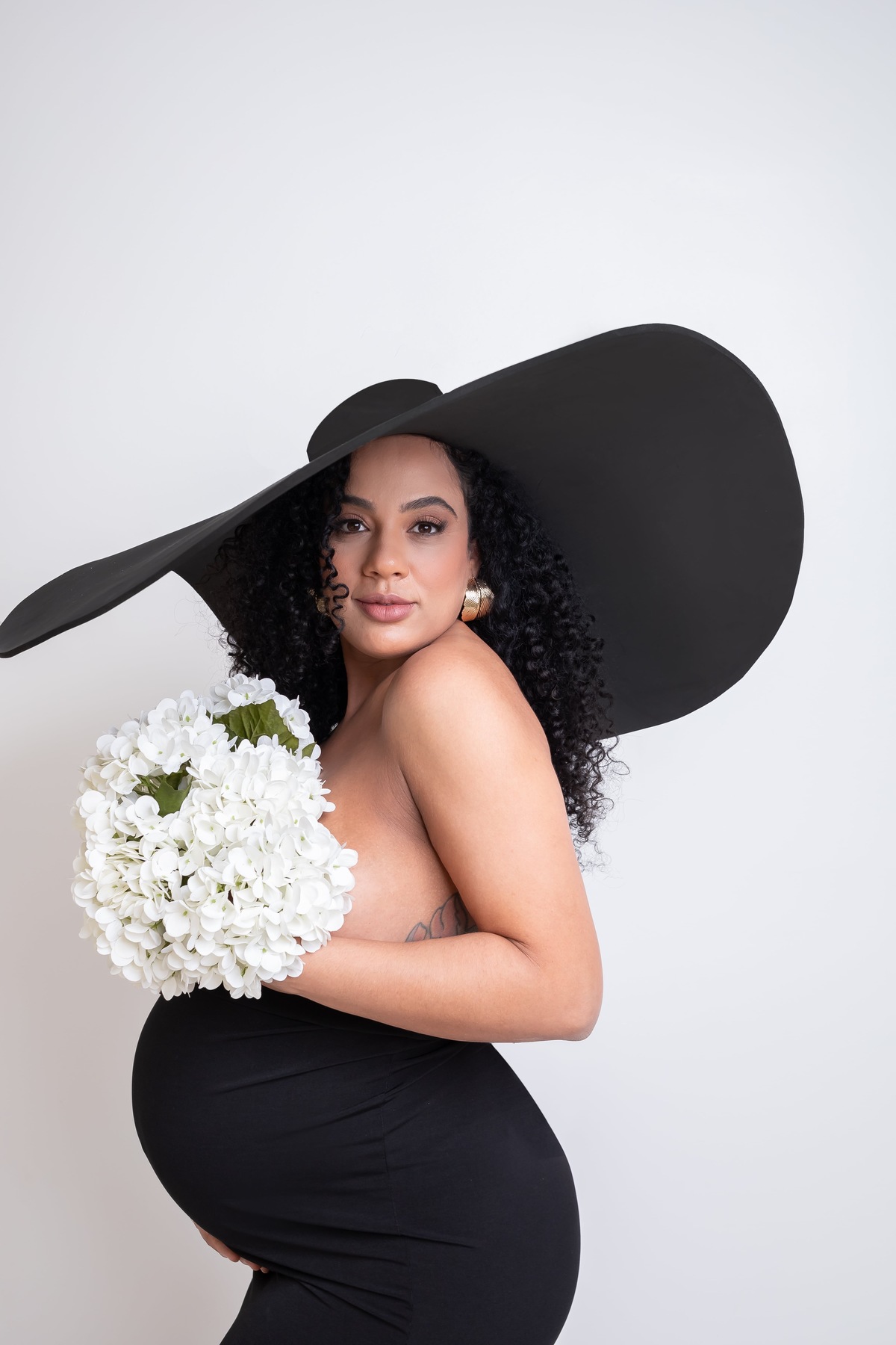 Ensaio de gestante em estudio. Fotografo em londrina especializado em ensaios de bebes e crianças. Momento registrado pela fotografa Giscellayne.