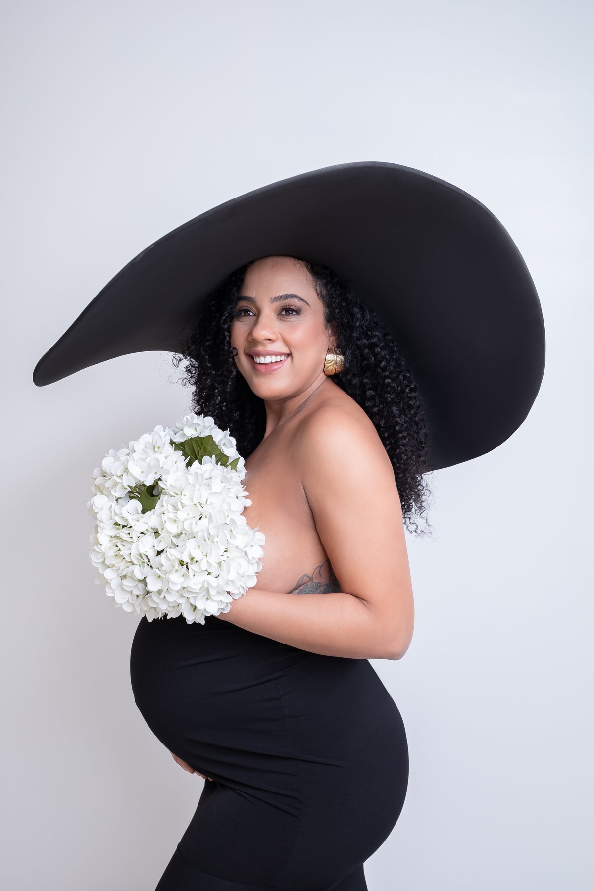 Ensaio de gestante em estudio. Fotografo em londrina especializado em ensaios de bebes e crianças. Momento registrado pela fotografa Giscellayne.