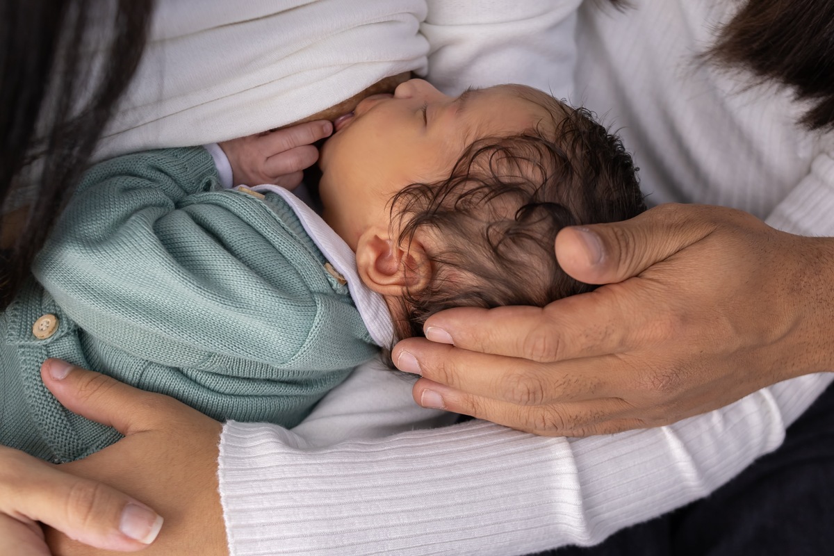 Ensaio de acompanhamento em estudio. Fotografo em londrina especializado em ensaios de bebes e crianças. Momento registrado pela fotografa Giscellayne.