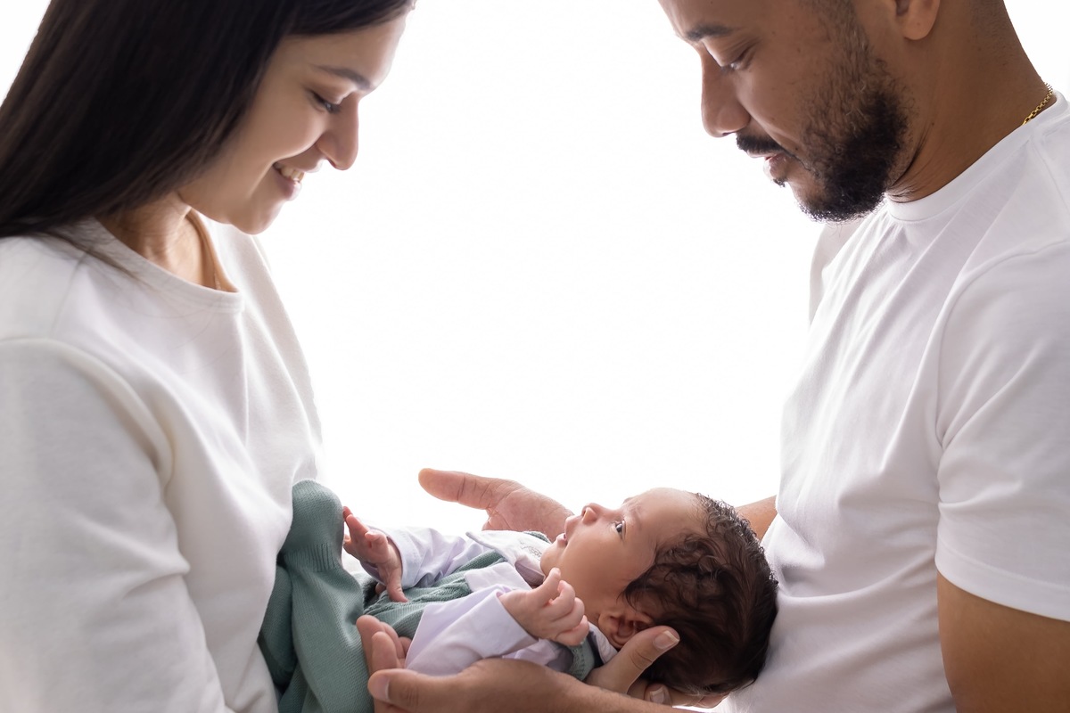 Ensaio de acompanhamento em estudio. Fotografo em londrina especializado em ensaios de bebes e crianças. Momento registrado pela fotografa Giscellayne.