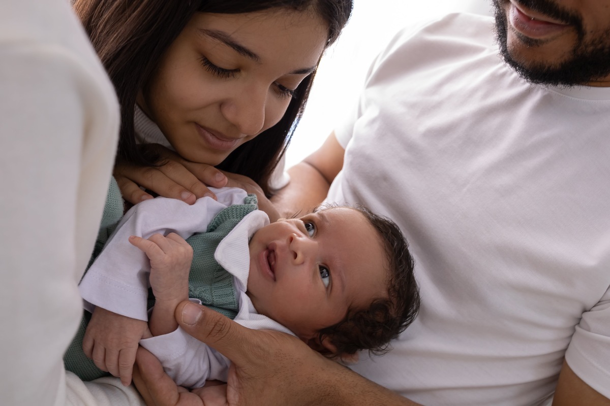 Ensaio de acompanhamento em estudio. Fotografo em londrina especializado em ensaios de bebes e crianças. Momento registrado pela fotografa Giscellayne.