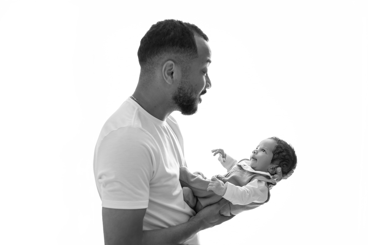 Ensaio de acompanhamento em estudio. Fotografo em londrina especializado em ensaios de bebes e crianças. Momento registrado pela fotografa Giscellayne.